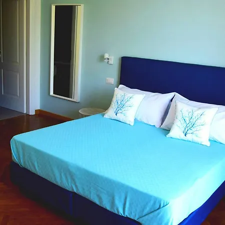 And Sea View Flats Апартаменты *